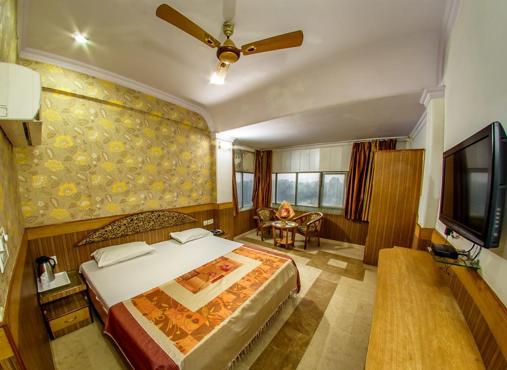 Solitaire Hotel *
