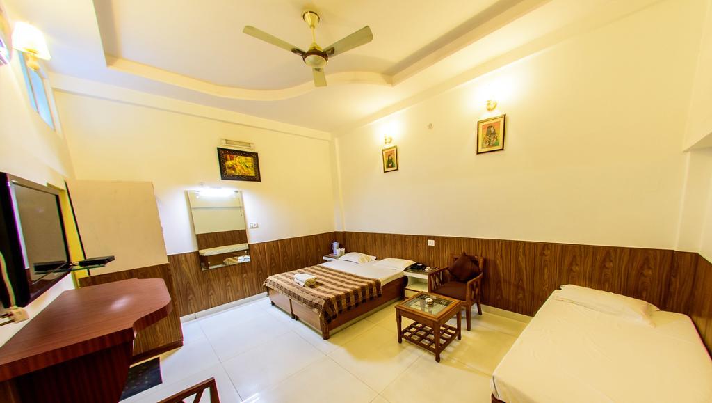 Solitaire Hotel